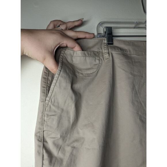 NWT Lane Bryant Casual Bermuda Shorts - Picture 2 of 4